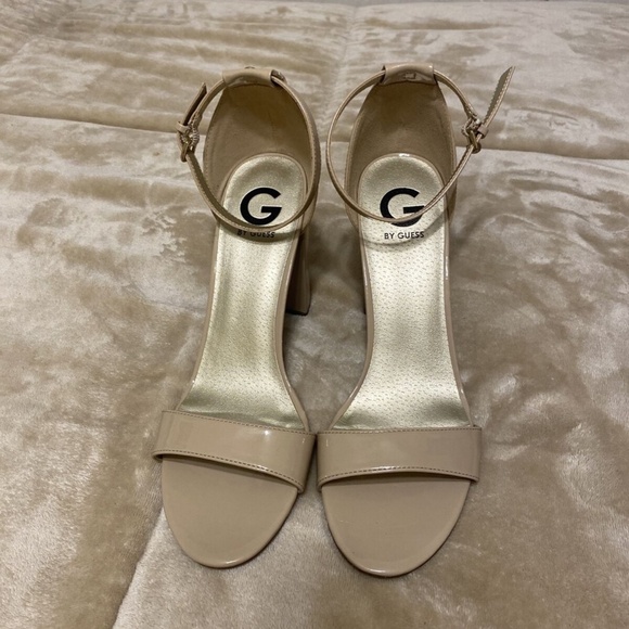 G by Guess "Shantel" Size 10M Solid Beige Open-Toe Casual Ankle Strap Sandals - Picture 3 of 6